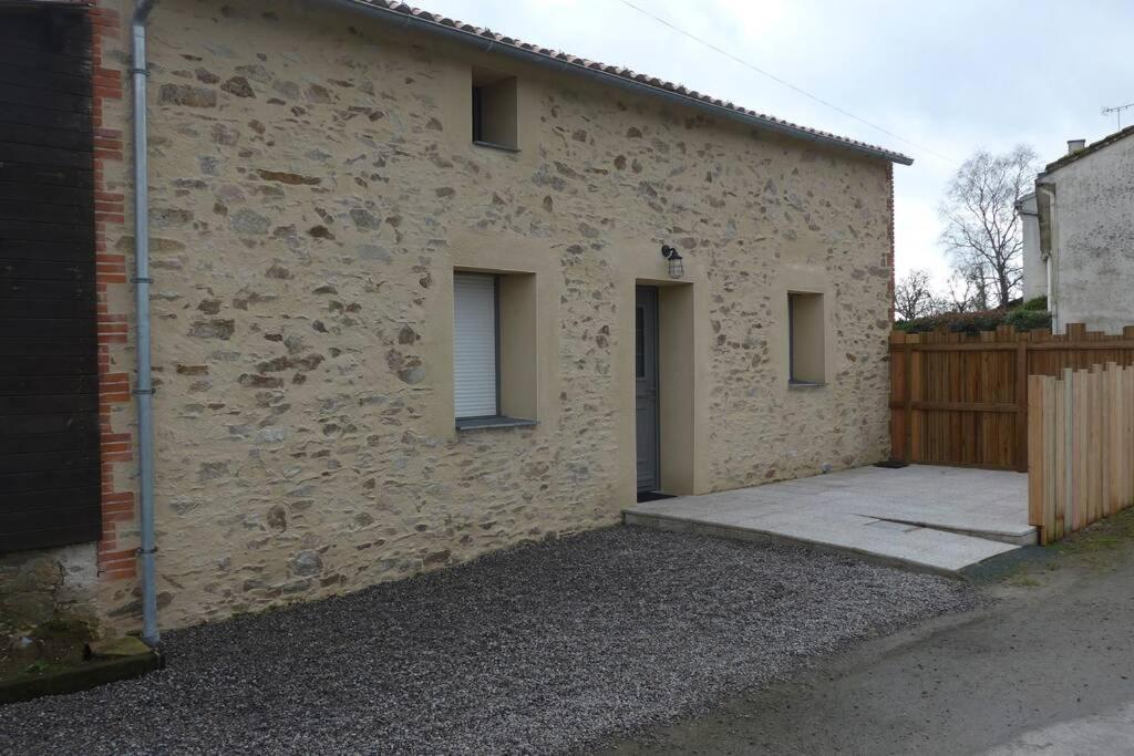 Gîte rural 3 étoiles, 4 pers Puy du fou vendée ,montaigu clisson La Boissiere-de-Montaigu Extérieur photo
